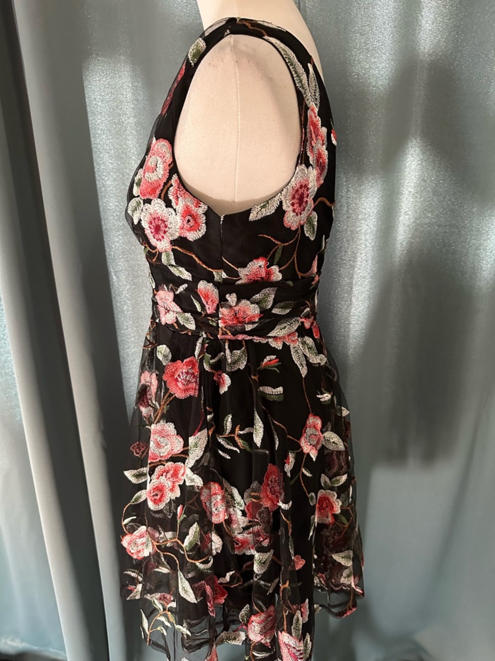 AQUA Luxe Black Embroidered Floral Mesh Dress Small V-Neck Fit & Flare - Picture 3 of 9